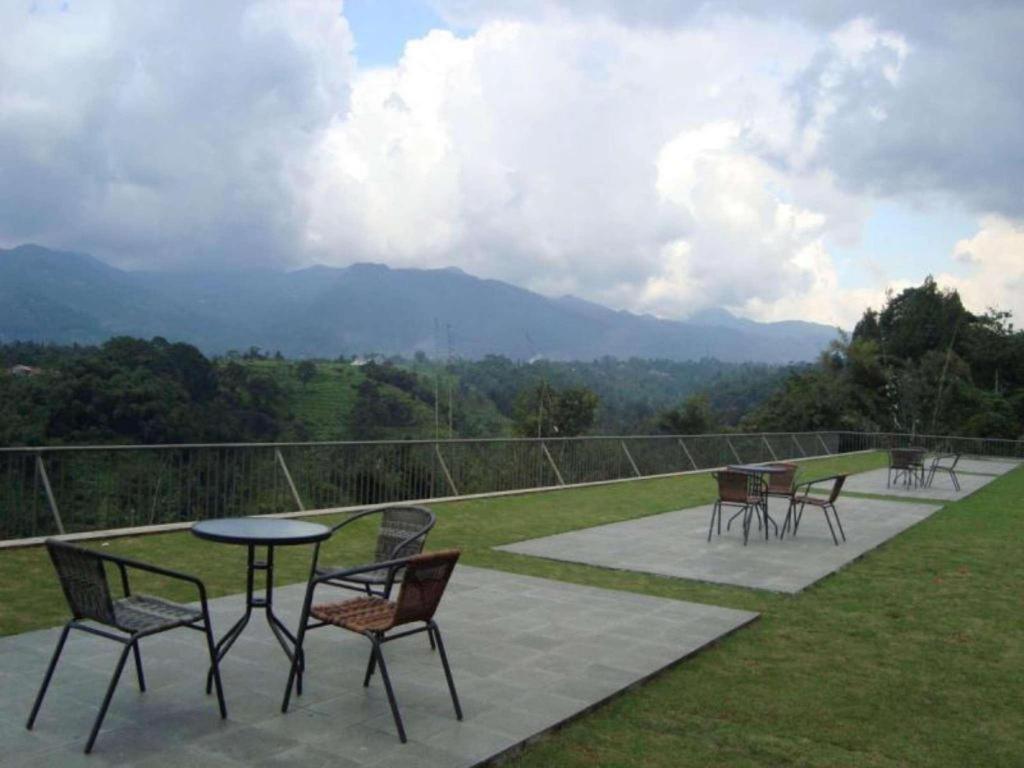 Jimmers Mountain Resort Puncak Exterior foto