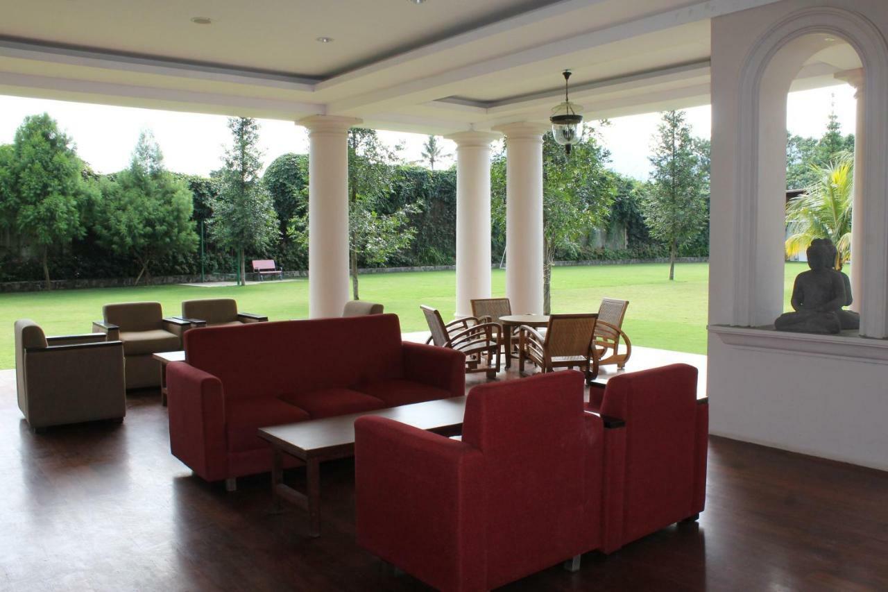 Jimmers Mountain Resort Puncak Exterior foto